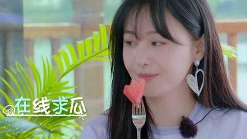 娱乐吃瓜小丫头是谁啊视频,她是如何成为网络红人的？